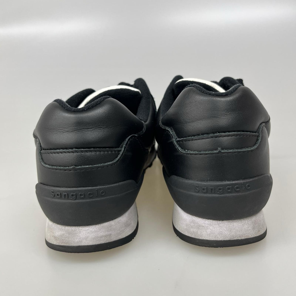 スニーカー にゅーず white black (26.5)