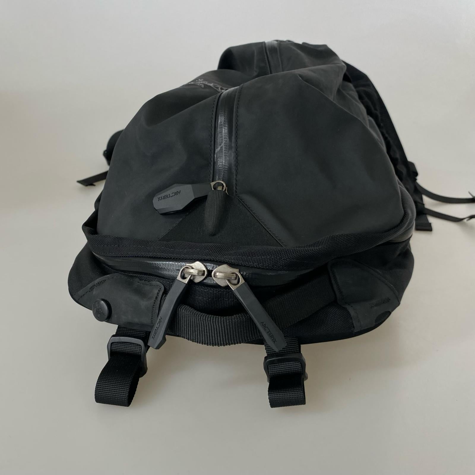 リュック・デイパック ARRO 22 BACKPACK 黒 ブラック