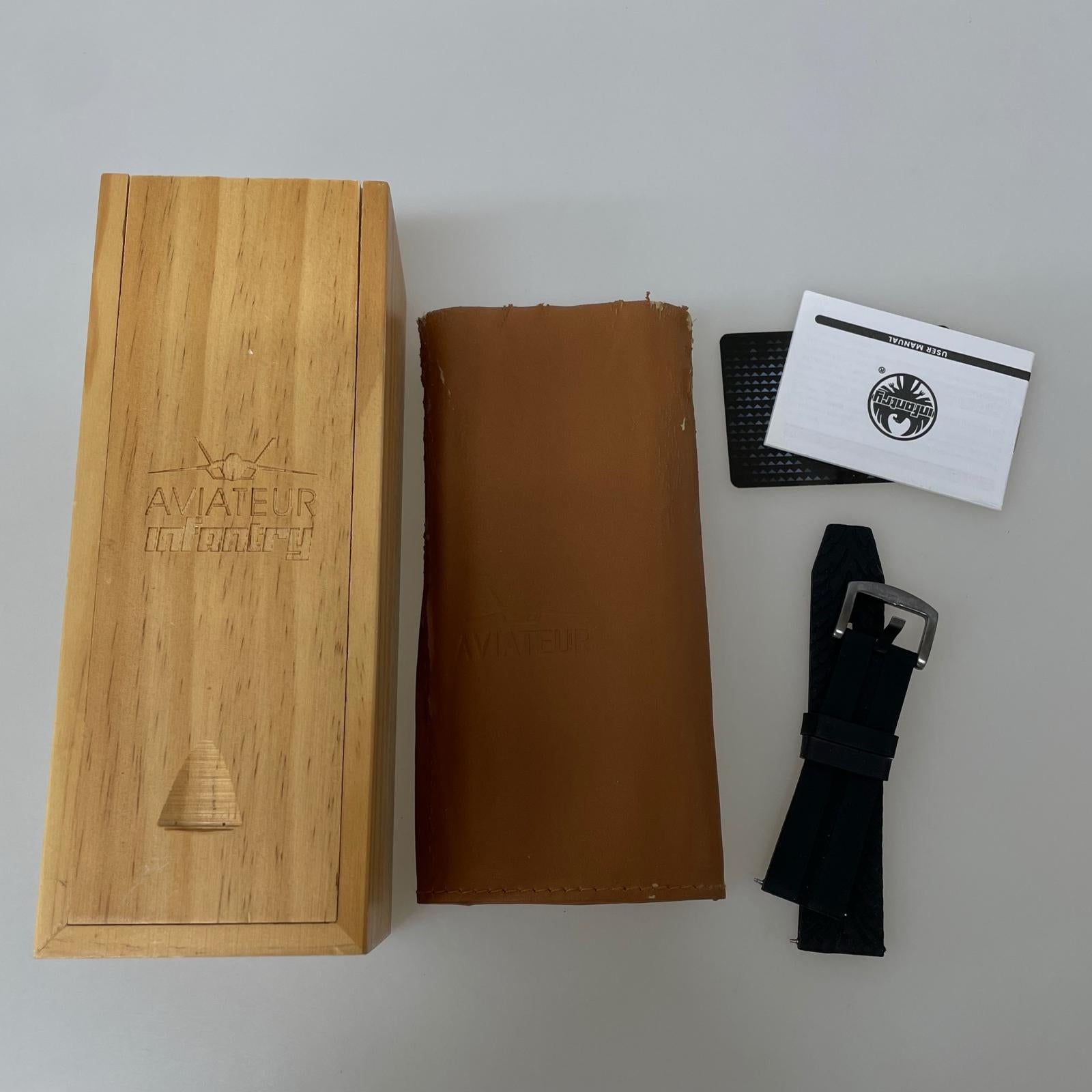 腕時計 AVIATEUR SKELTON THUNDERBIRD 自動巻き