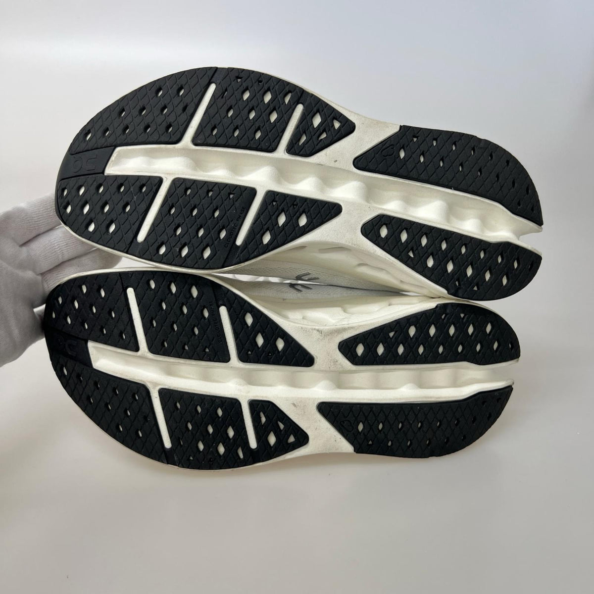スニーカー ON CLOUDSURFER MAX 白 27.5cm 27.5cm (US9 1/2 UK9 EU45) ホワイト