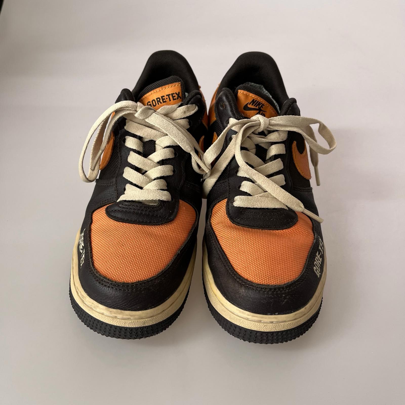 スニーカー AIR FORCE 1 GTX VELVET オレンジ (24.5) 24.5cm (US6 1/2 UK6 EU39) ブラウン