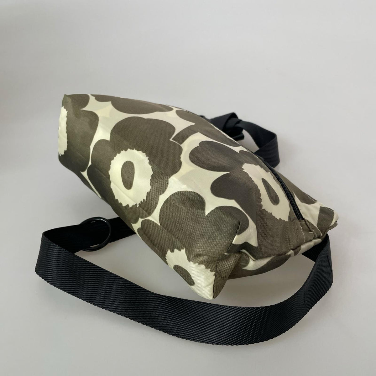 ショルダーバッグ NEAT CROSSBODY ウニッコ Sサイズ 茶 グレー