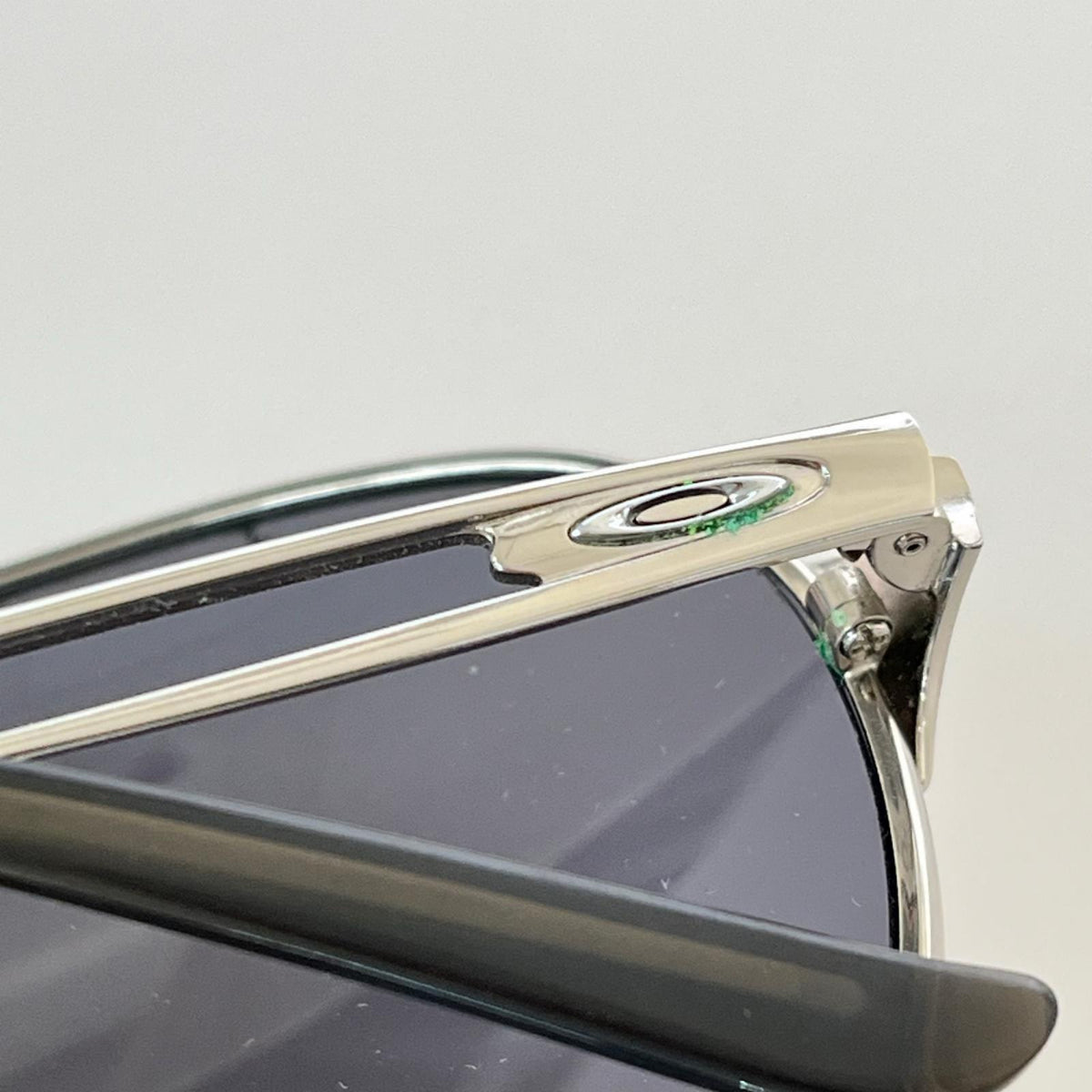 その他アクセサリー OAKLEY カヴィート CAVEAT OO4054-02 シルバー