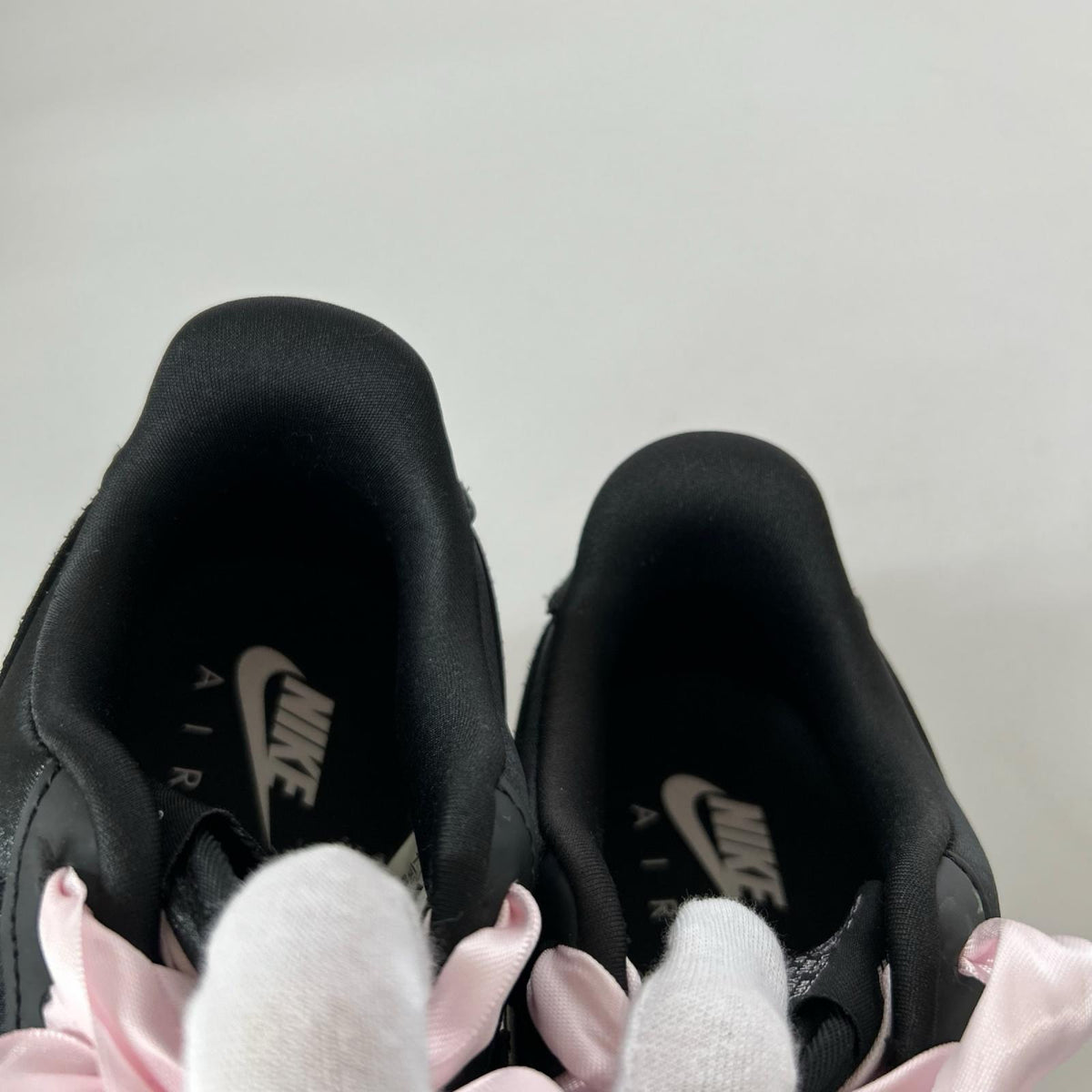 スニーカー WMNS AIR FORCE 1 黒 (24.5) 24.5cm (US6 1/2 UK6 EU39) ブラック