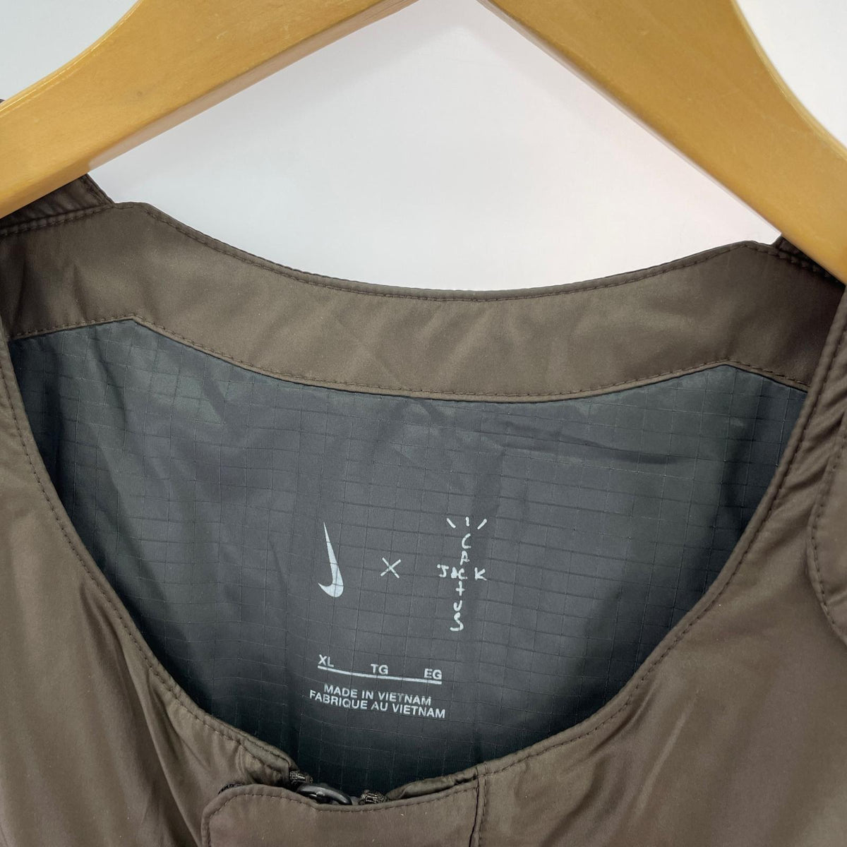 ダウンベスト × Travis Scott ウーヴンベスト ブラウン (XL) ブラウン