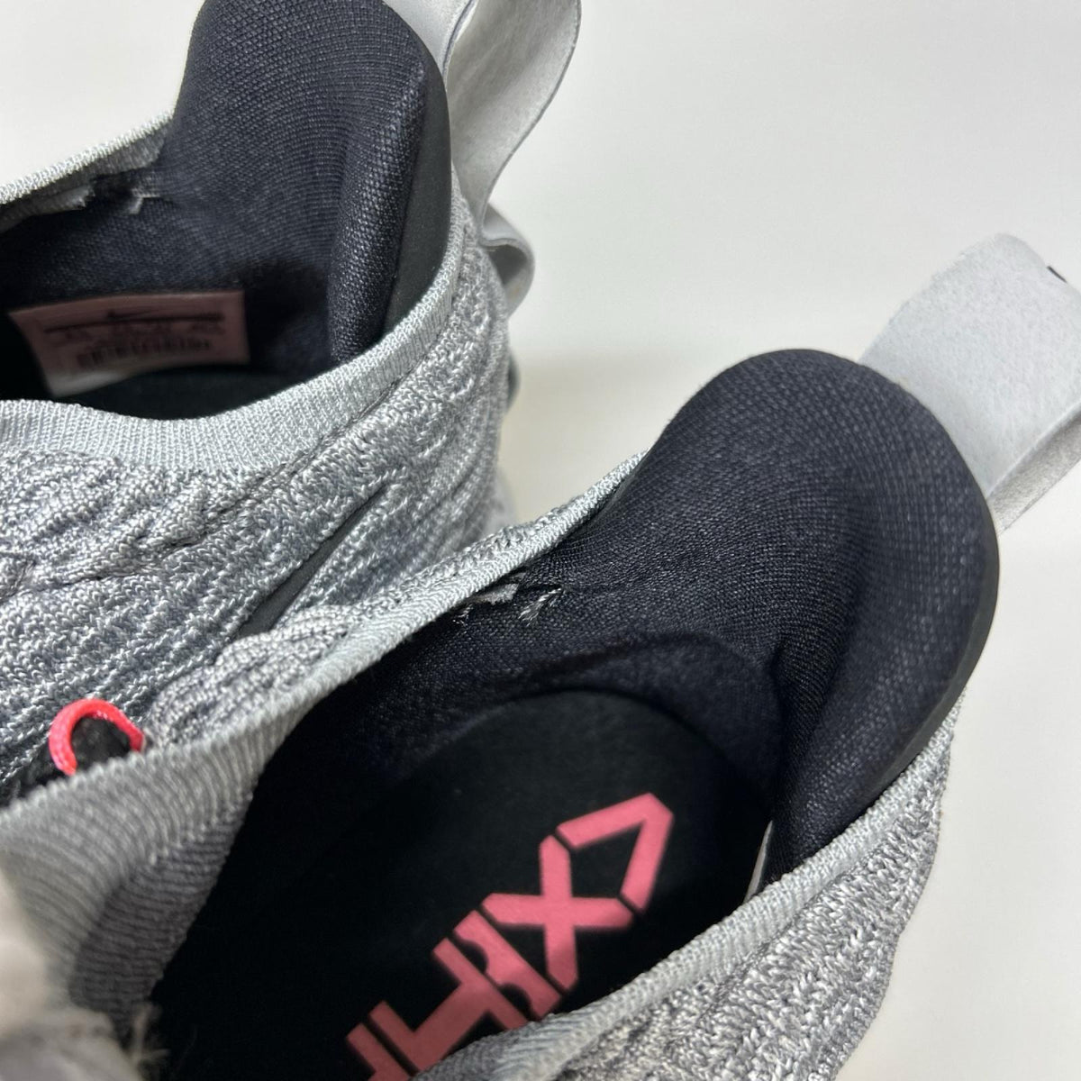 スニーカー LEBRON XV LOW EP 26.5㎝ 26.5cm (US8 1/2 UK8 EU43) グレー