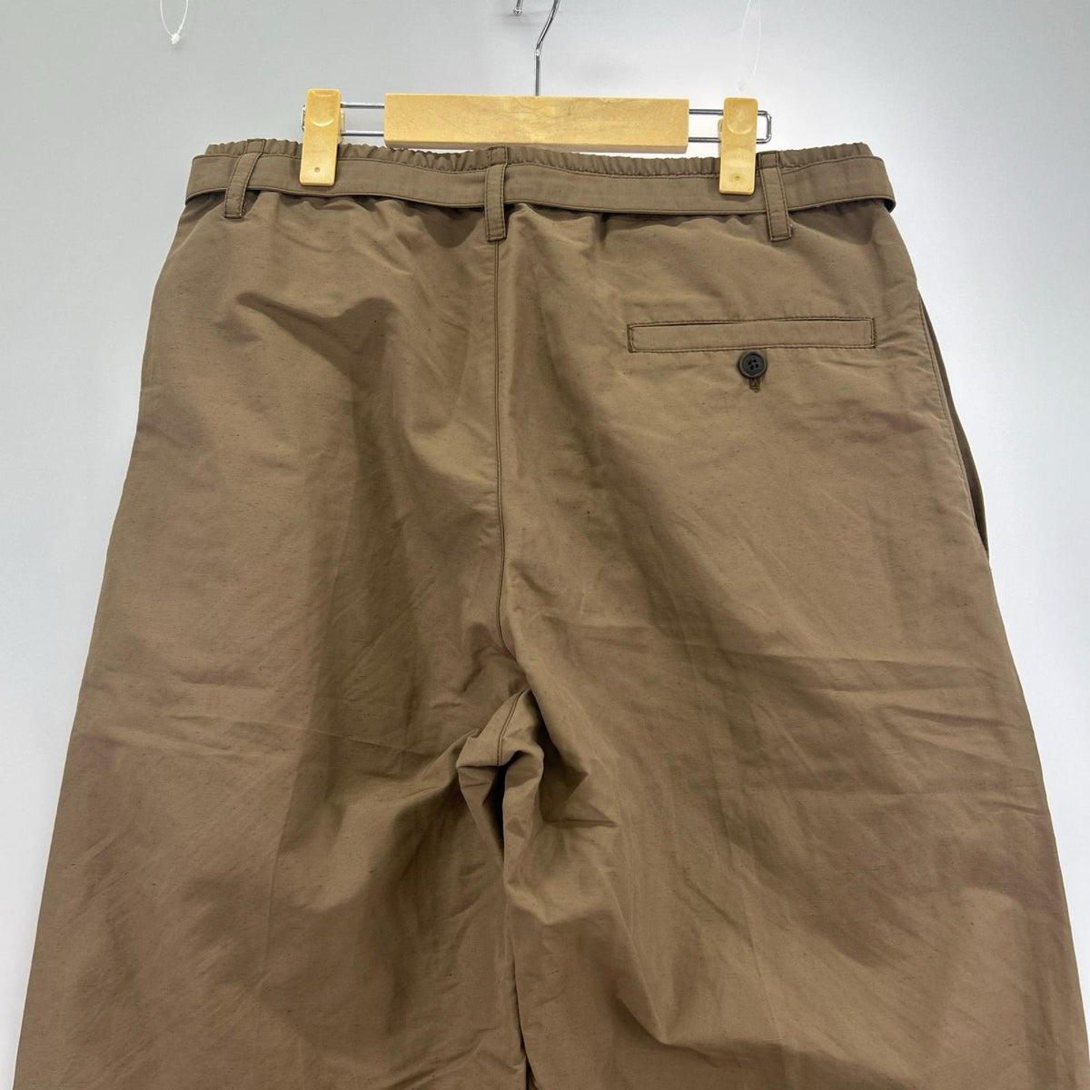パンツ BELTED EASY PANTS ブラウン