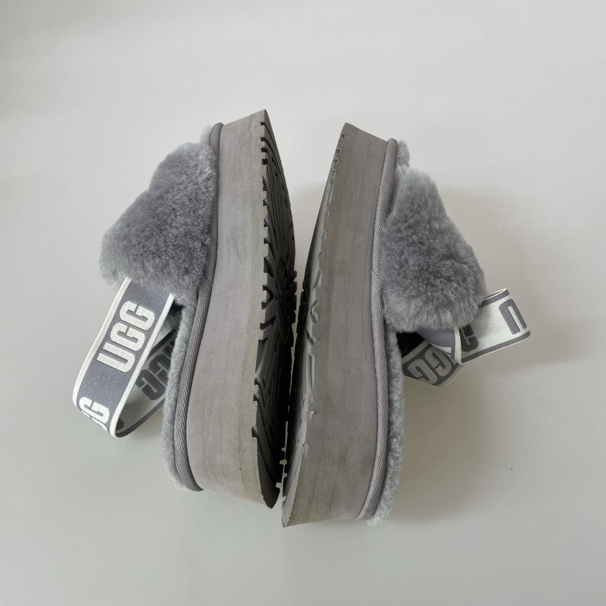 その他靴 ugg ディスコ グレー