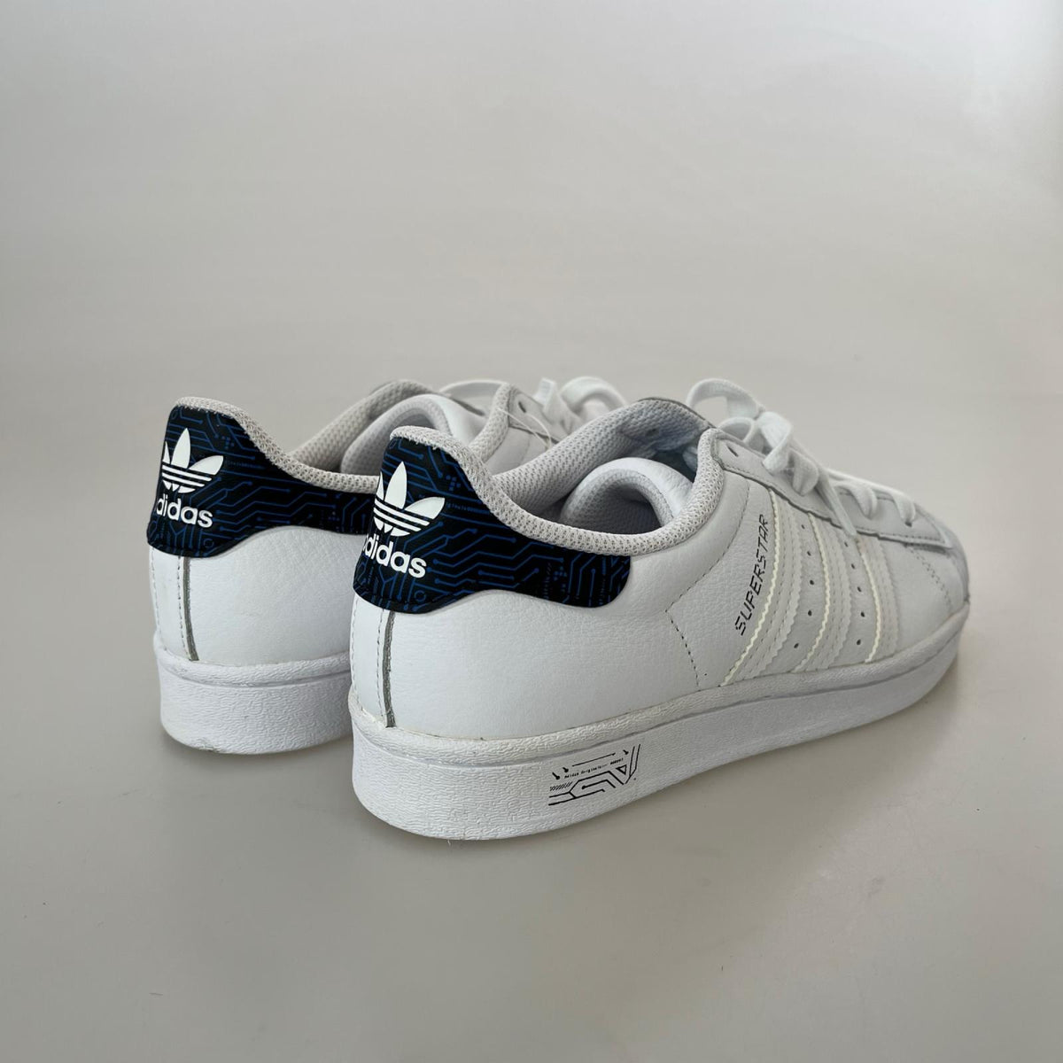 スニーカー adidas FY1317 スニーカーWH 23.0 23cm (US5 UK4 1/2 EU36) ホワイト