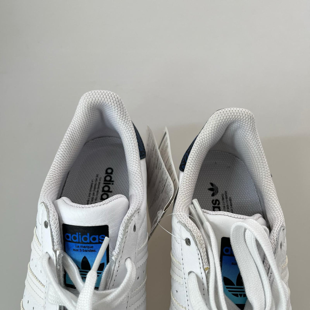スニーカー adidas FY1317 スニーカーWH 23.0 23cm (US5 UK4 1/2 EU36) ホワイト