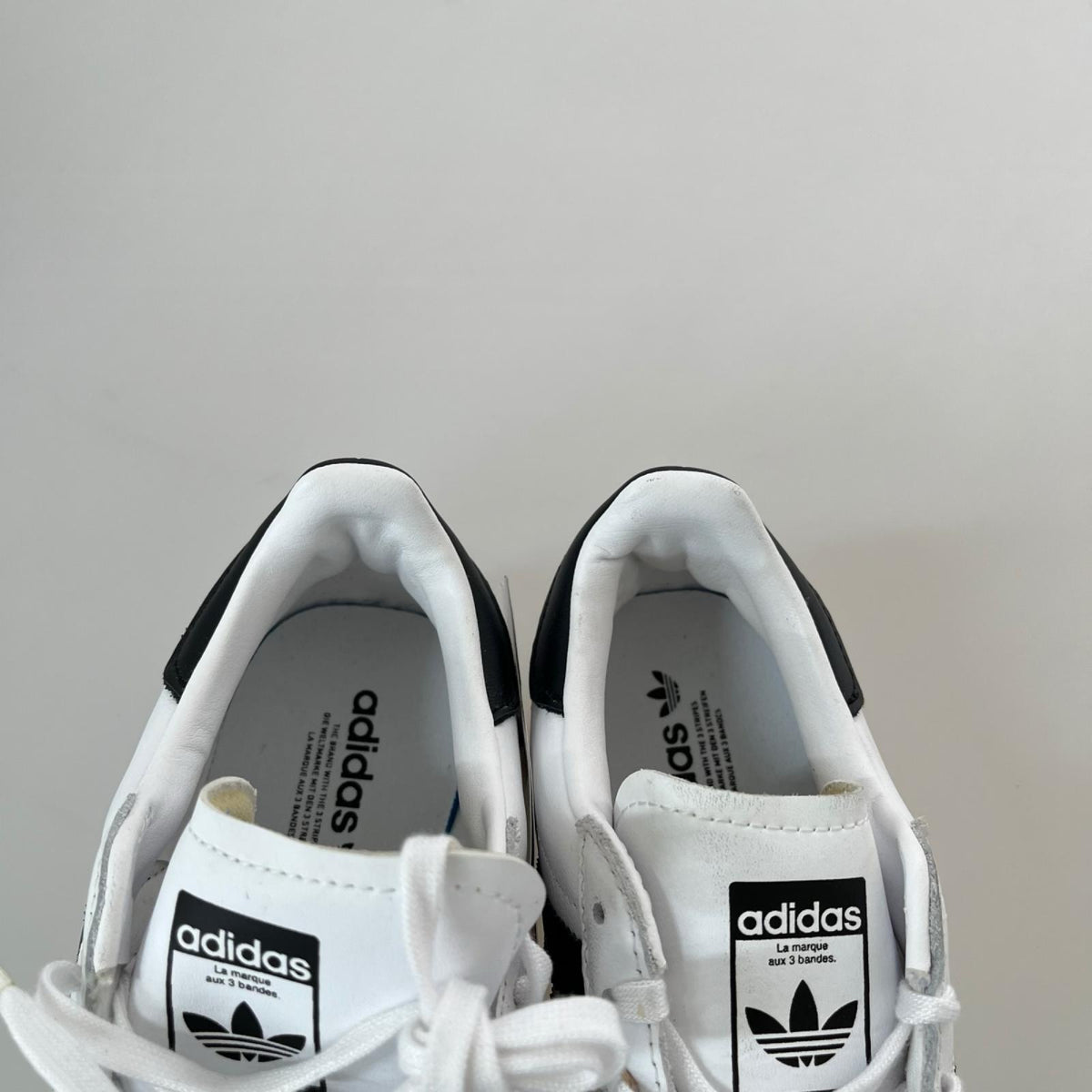 スニーカー adidas EG9734 スニーカーWH 23.0 23cm (US5 UK4 1/2 EU36)