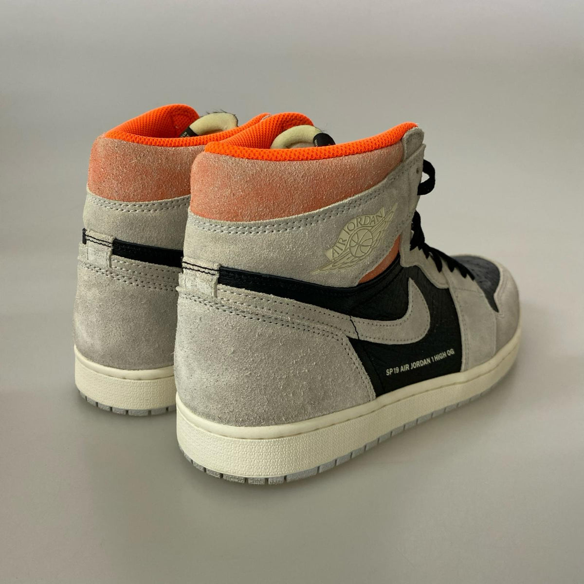 スニーカー AIR JORDAN 1 RETRO HIGH OG NEUTRAL GREY 28.5cm (US10 1/2 UK10 EU47)
