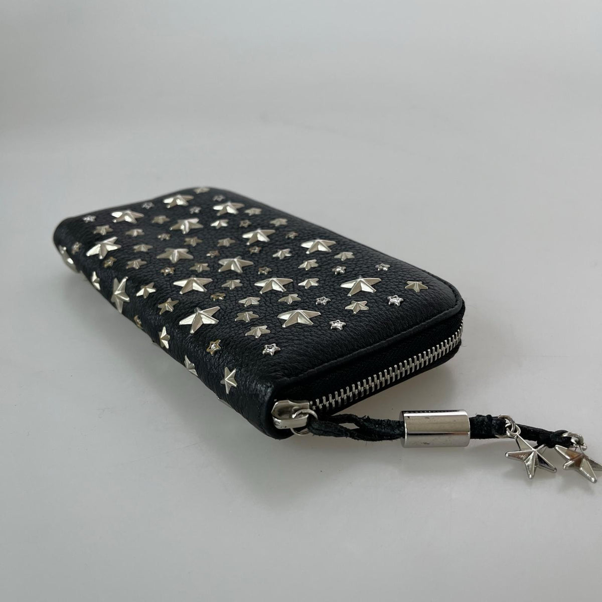 JIMMY CHOO/スターズタッズラインストーンラウンドジップ