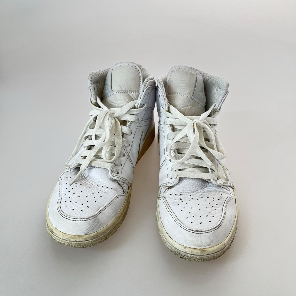 スニーカー Jordan1 Mid Triple White 554724-109 26 ホワイト