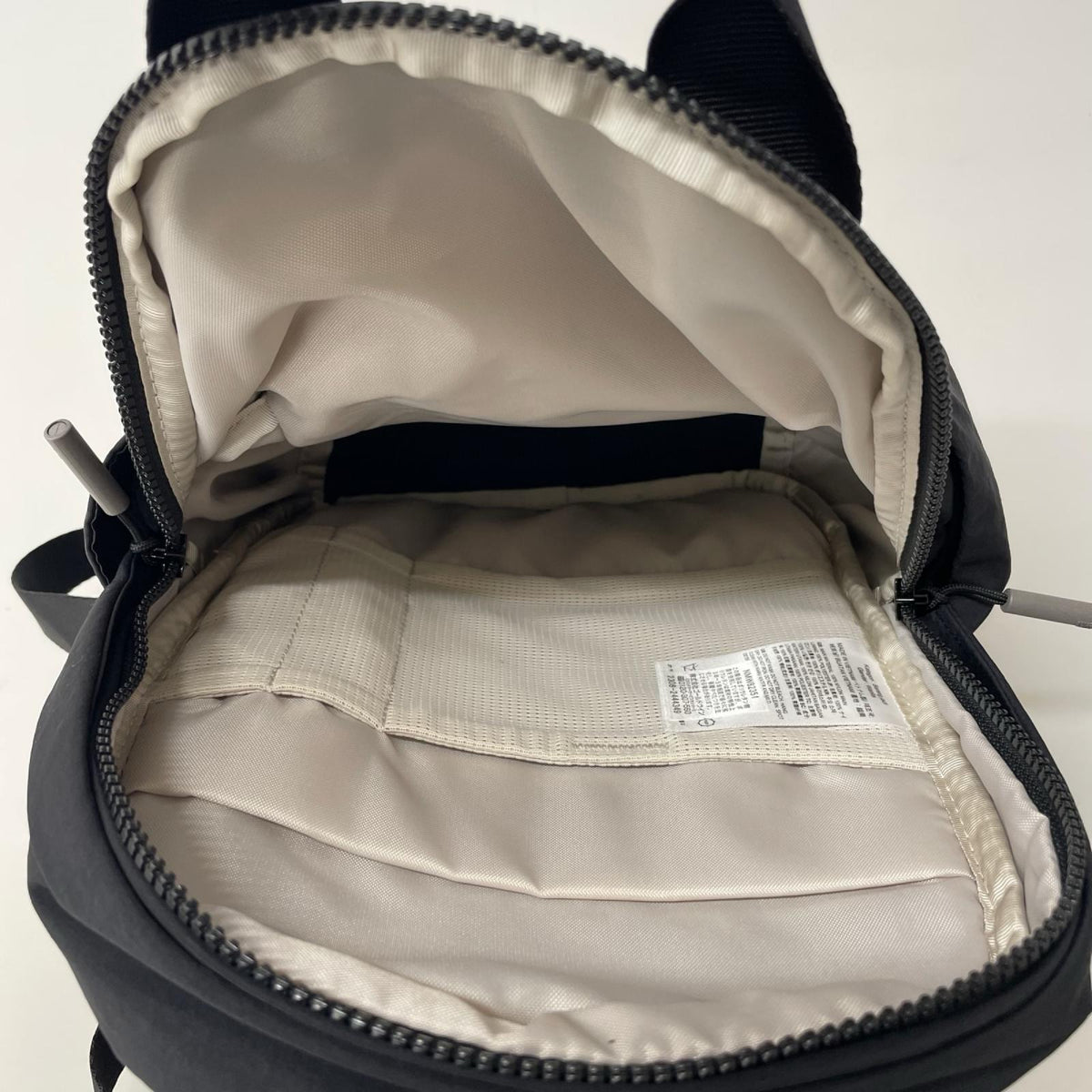 リュック・デイパック NEVER STOP MINI DAYPACK ブラック