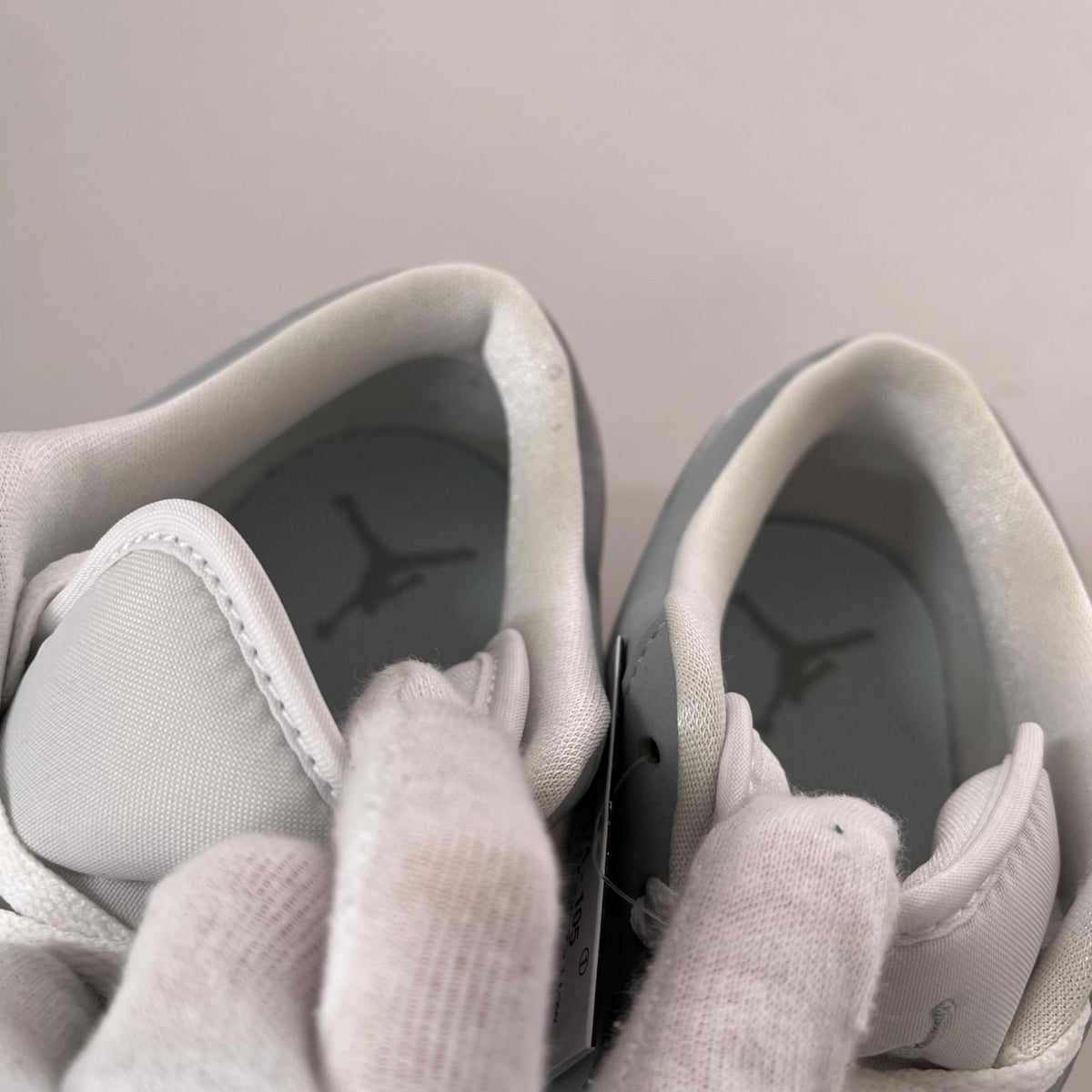 スニーカー WMNS AIR JORDAN 1 LOW WOLF GREY DC0774-105 (28.0) 28cm (US10 UK9 1/2 EU46)