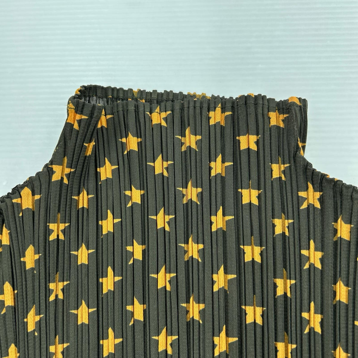 タンクトップ PLEATS PLEASE 星柄ノースリーブ 3 カーキ系 3