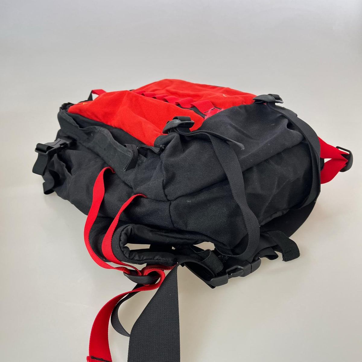 リュック・デイパック ACG KARST40 赤 レッド