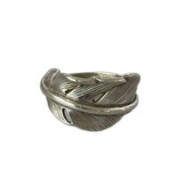 リング・指輪 LARRY SMITH KAZEKIRI FEATHER RING シルバー