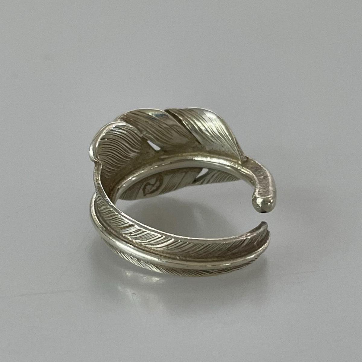 リング・指輪 LARRY SMITH KAZEKIRI FEATHER RING シルバー