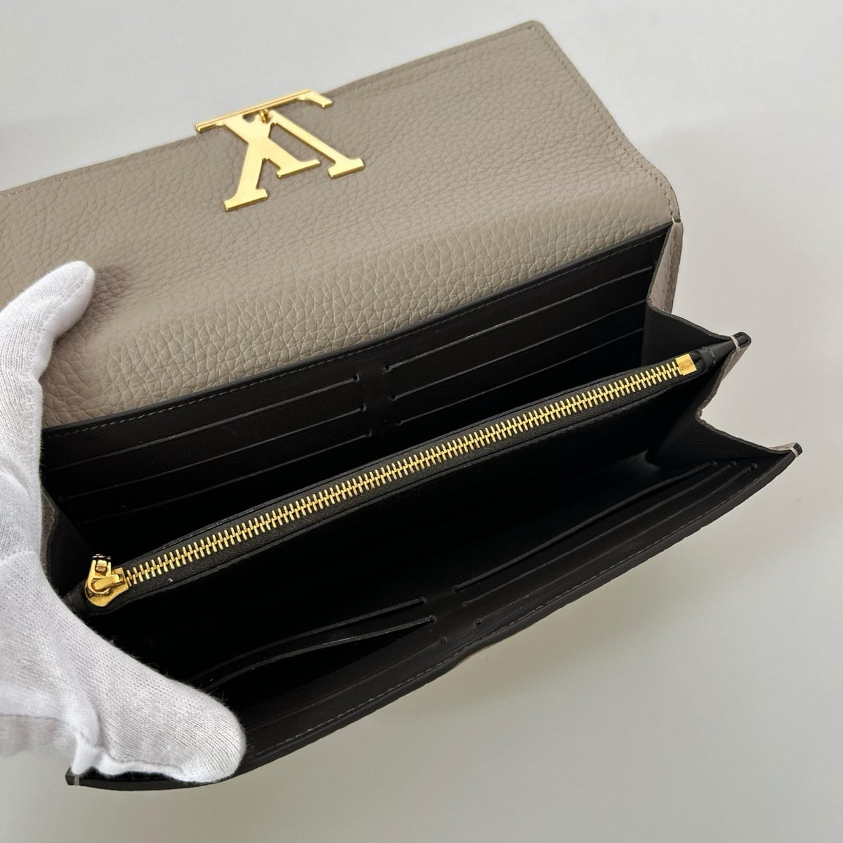 LV/M61249/ポルトフォイユ・カプシーヌ