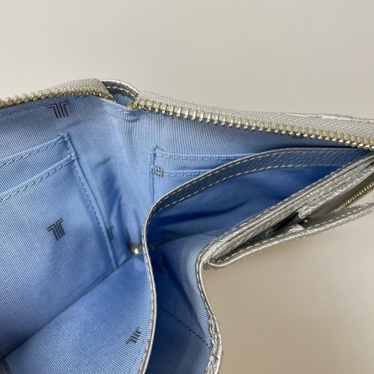 コンパクトウォレット ラウンドジップ シルバー 財布 シルバー