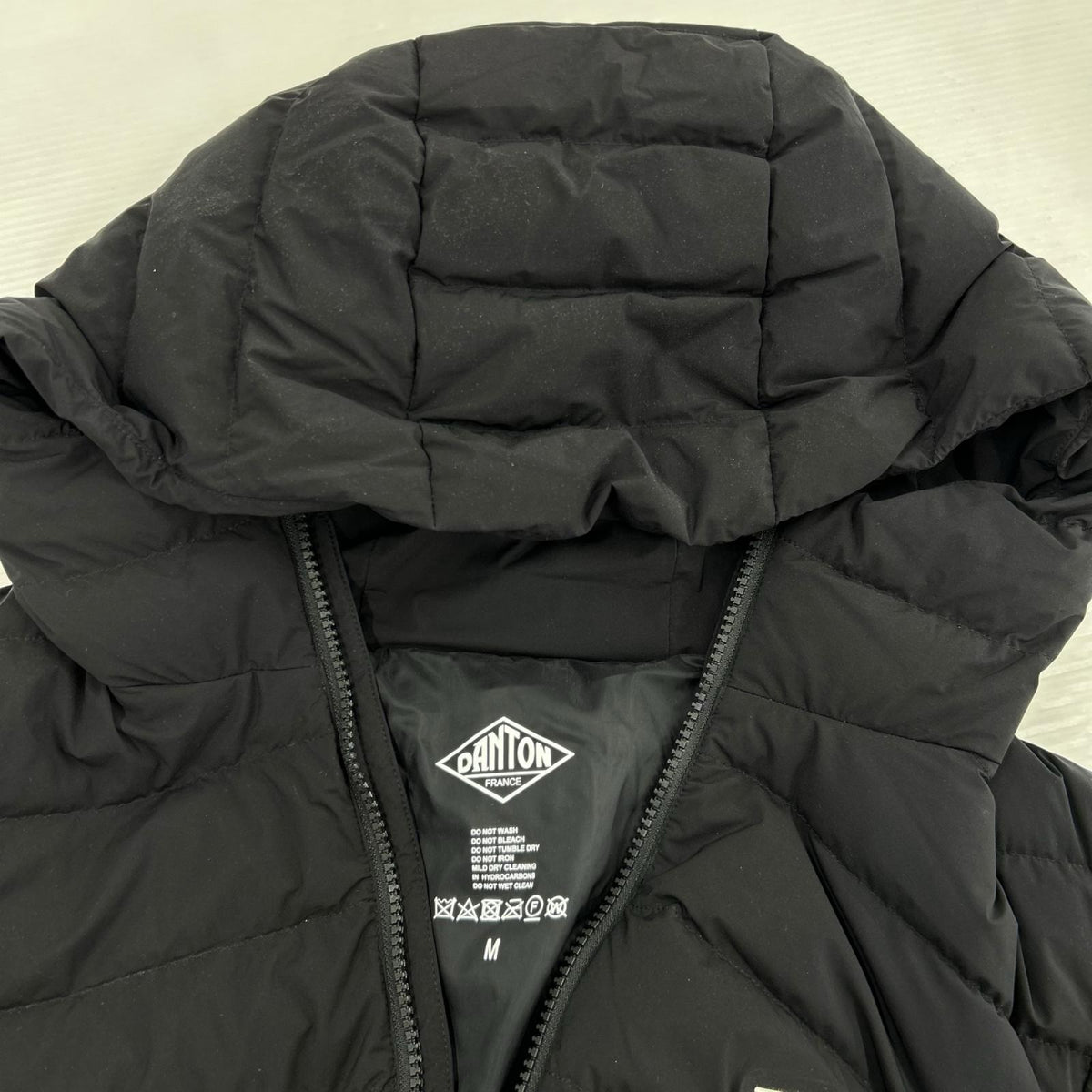 ダウンジャケット MIDDLE DOWN HOODED JACKET ブラック M ブラック