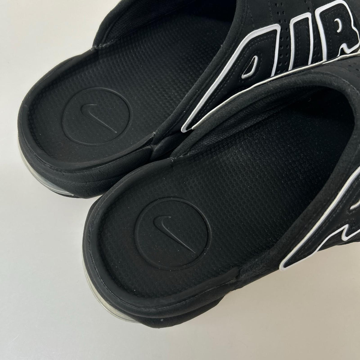 サンダル AIR MORE UPTEMPO SLIDE 黒 DV2132-001 27cm (US9 UK8 1/2 EU44) ブラック