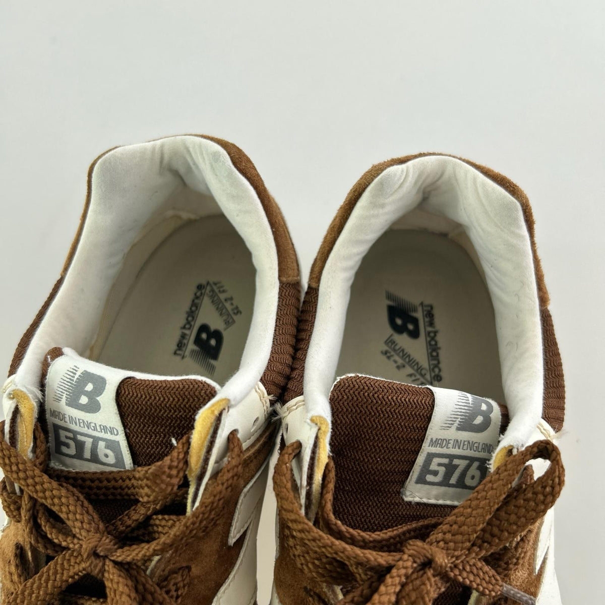 スニーカー OU576BRN BROWN(27) ブラウン