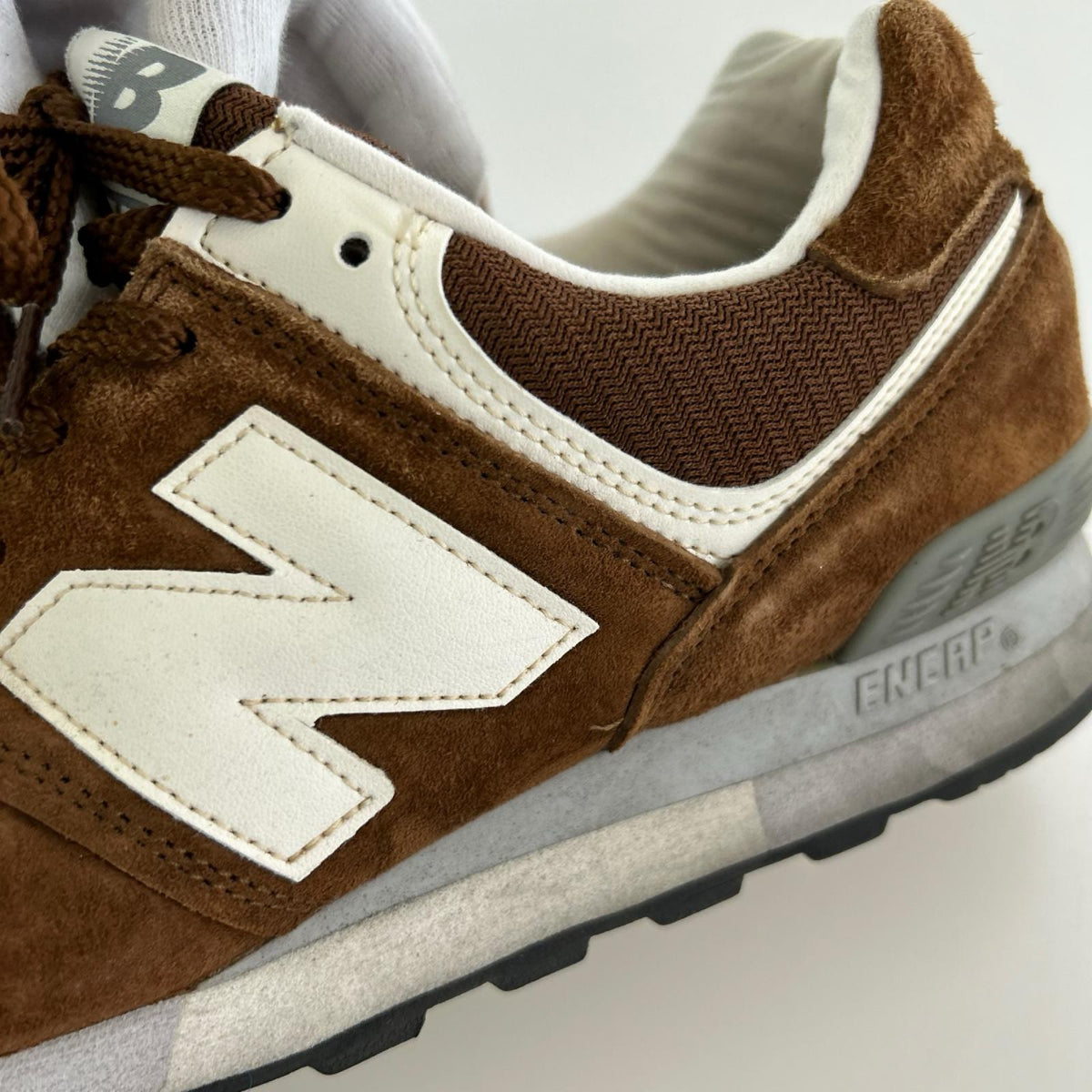 スニーカー OU576BRN BROWN(27) ブラウン