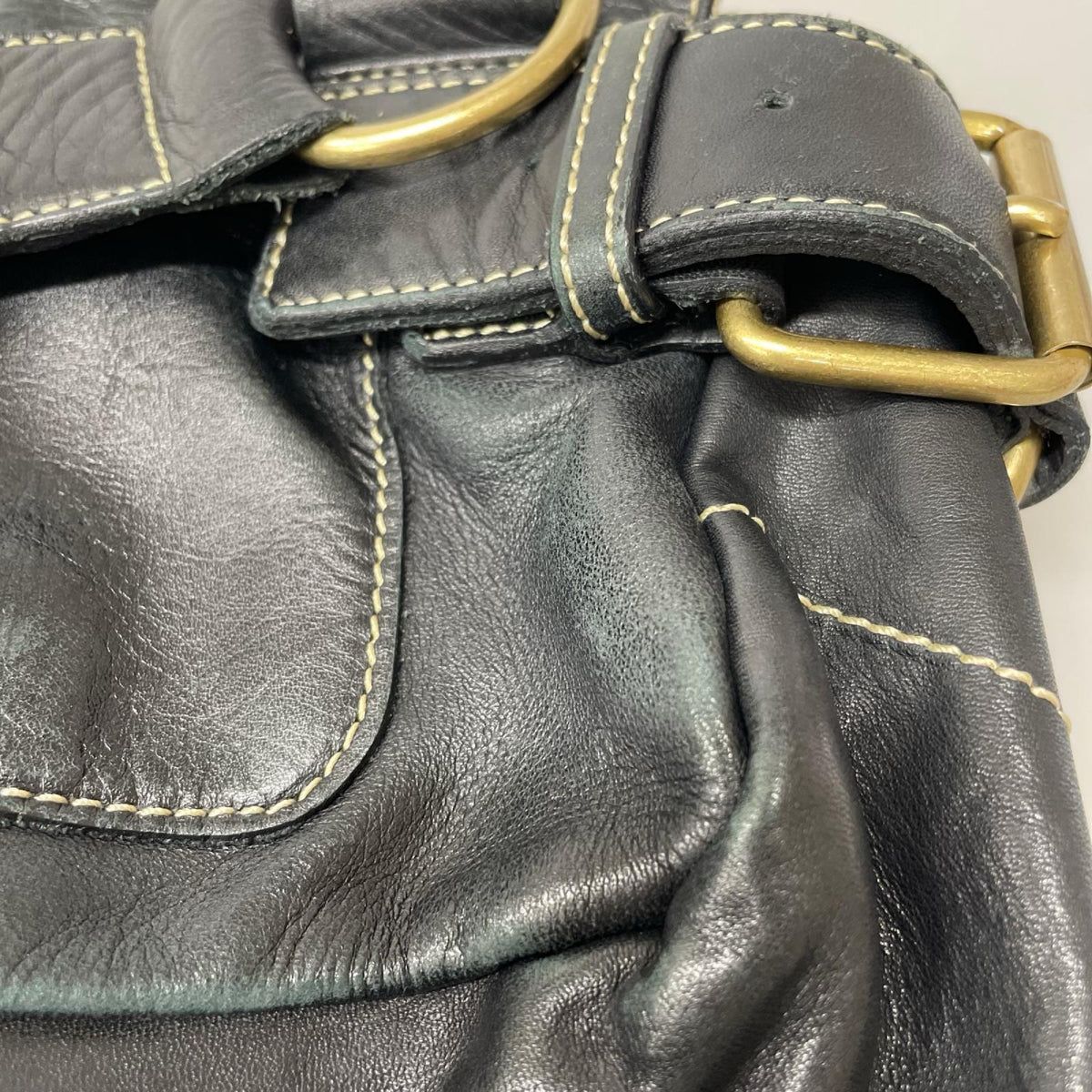 ショルダーバッグ エンボス加工ショルダーバッグ レザー