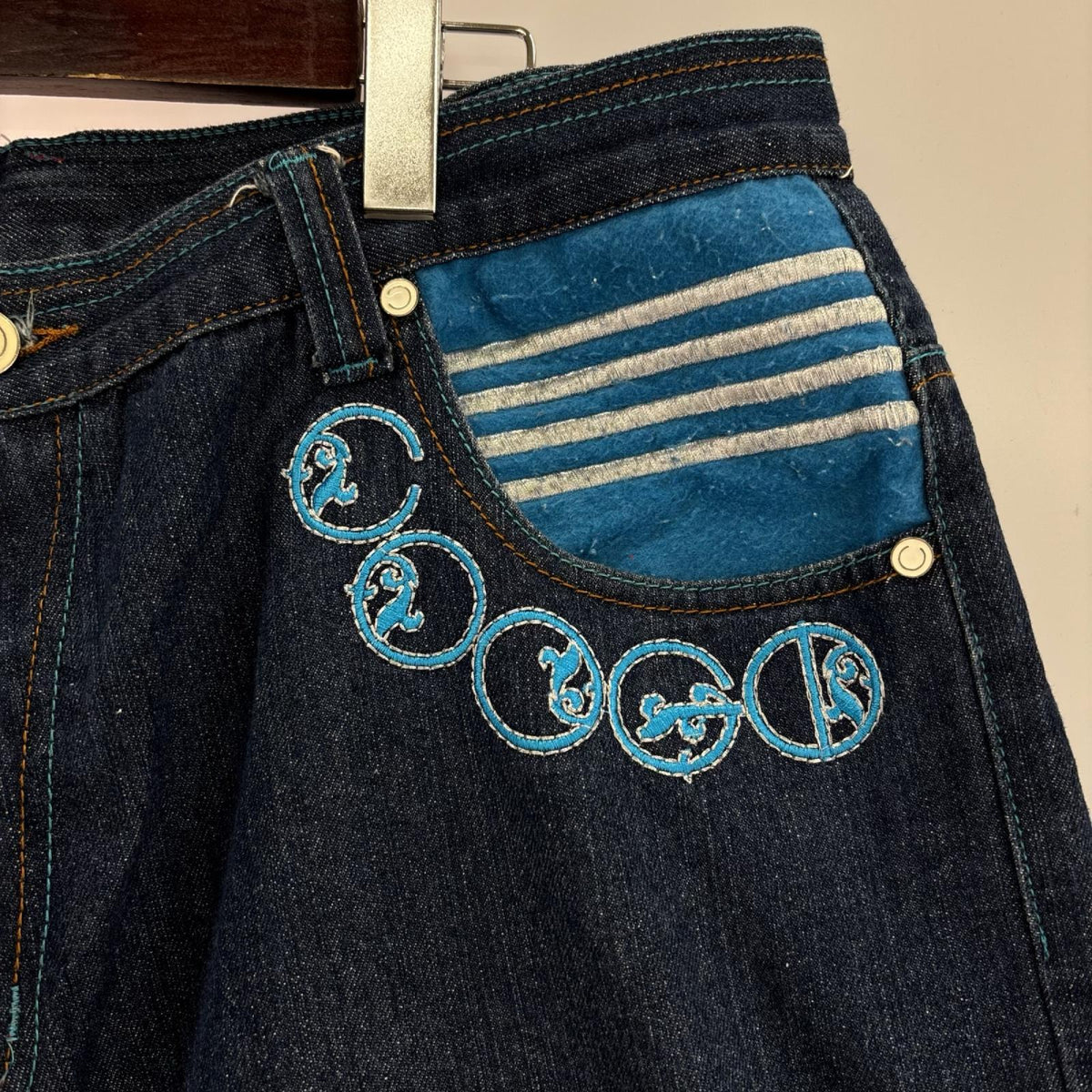ショートパンツ COOGI 刺繍入りデニムショーツ
