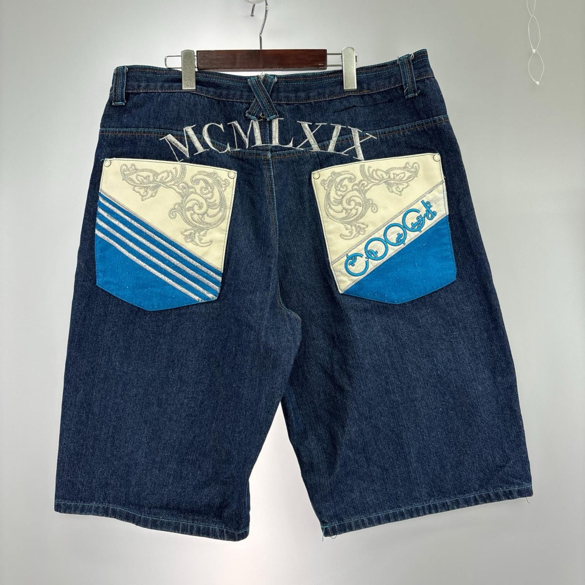 ショートパンツ COOGI 刺繍入りデニムショーツ