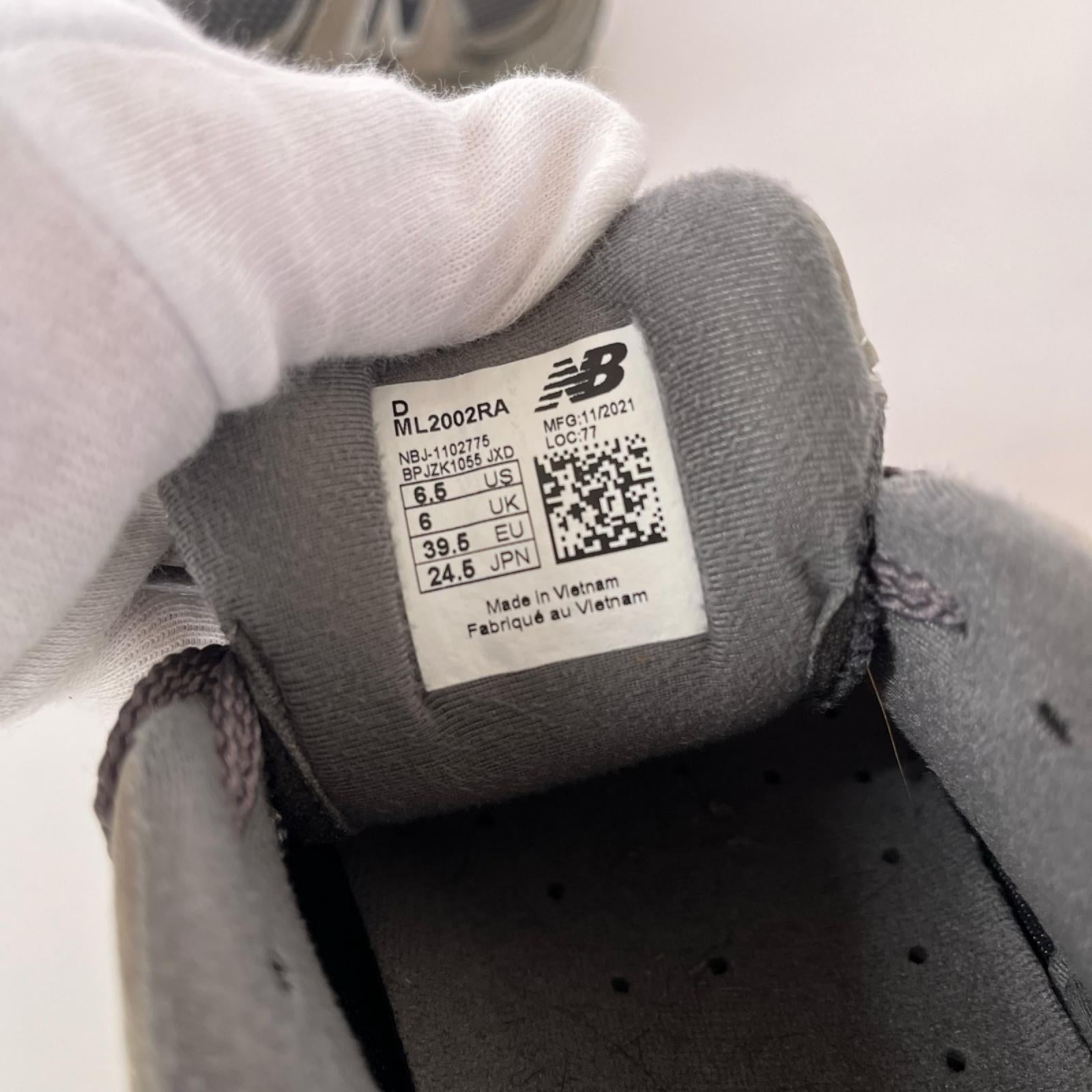 スニーカー NEW BALANCE ML2002RA カーキ (24.5) 24.5cm (US6 1/2 UK6 EU39) グレー