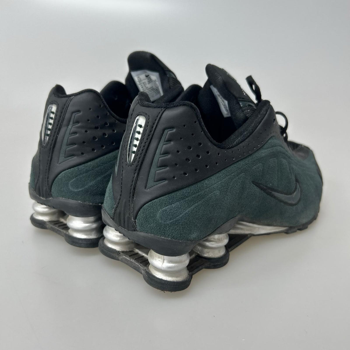 スニーカー NIKE SHOX R4/黒/HQ7739-002/24.5cm 24.5cm (US6 1/2 UK6 EU39) ブラック