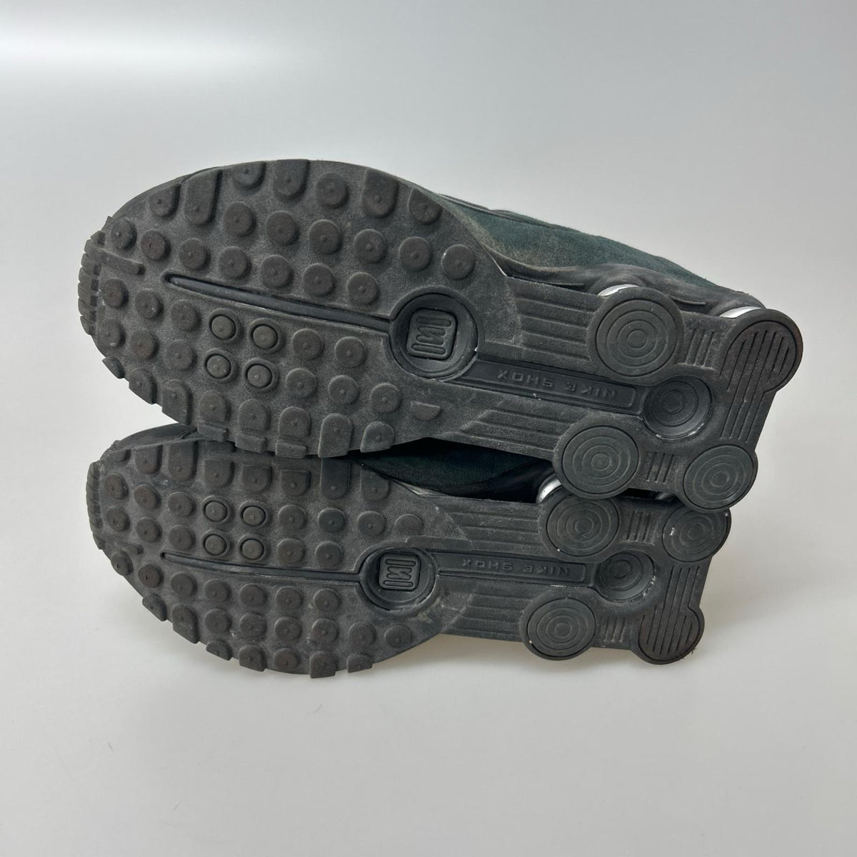 スニーカー NIKE SHOX R4/黒/HQ7739-002/24.5cm 24.5cm (US6 1/2 UK6 EU39) ブラック