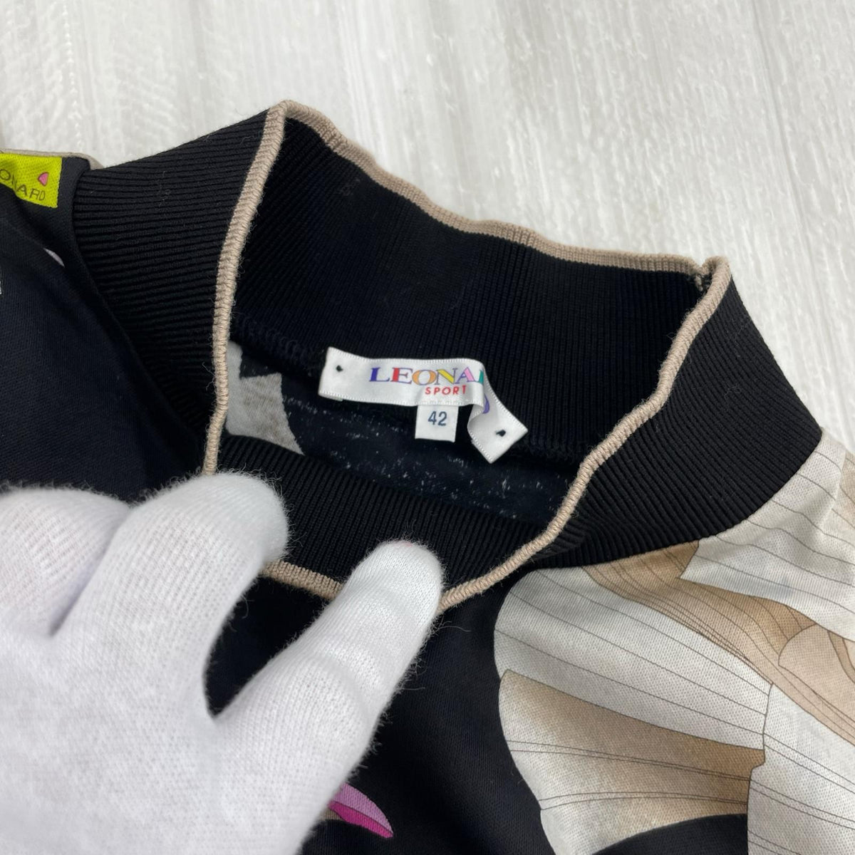 長袖Tシャツ 黒 花柄 42