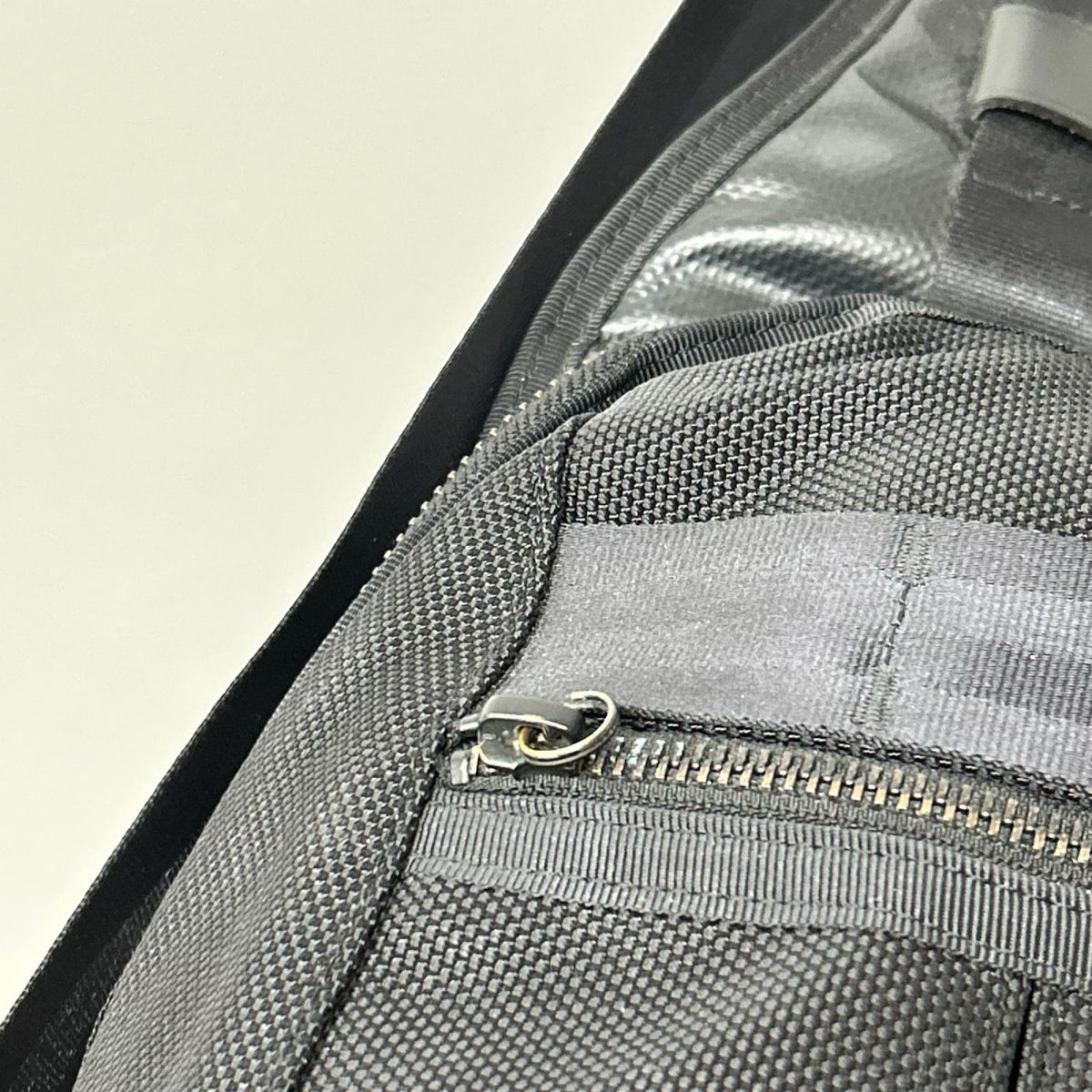ショルダーバッグ SLING SHOULDER BAG ブラック
