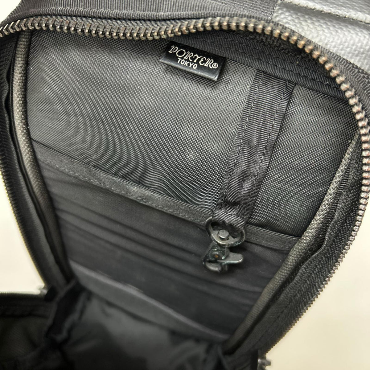 ショルダーバッグ SLING SHOULDER BAG ブラック