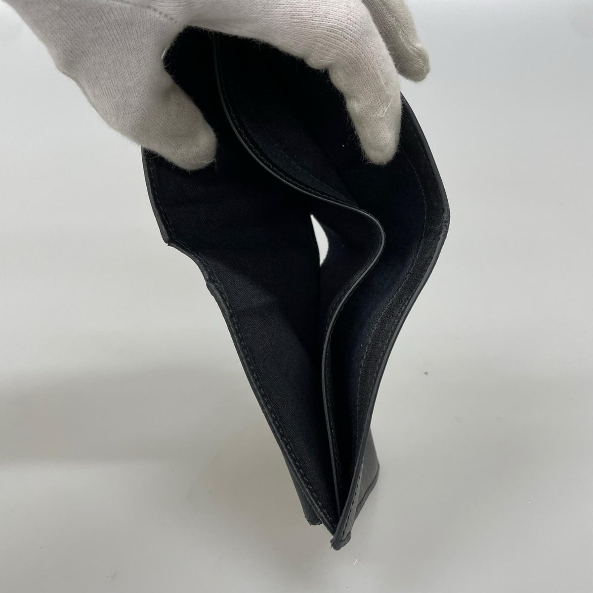 コンパクトウォレット オーブロゴ 二つ折り財布 黒 ブラック