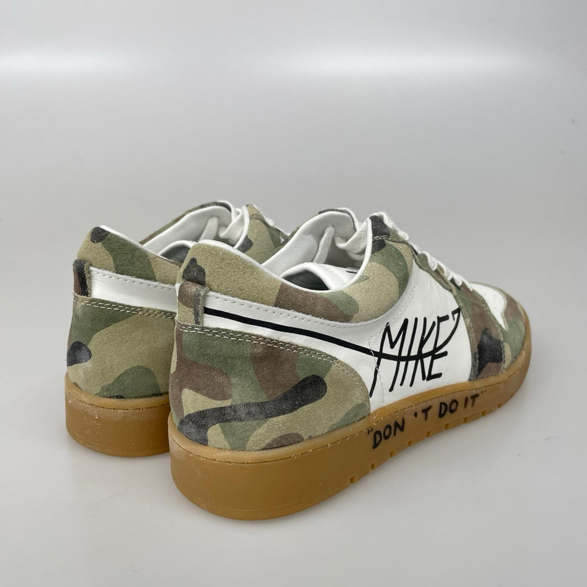 スニーカー MIKE DON’T DO IT MIK CAMOUFLAGE レザースニーカー 40 40 ホワイト