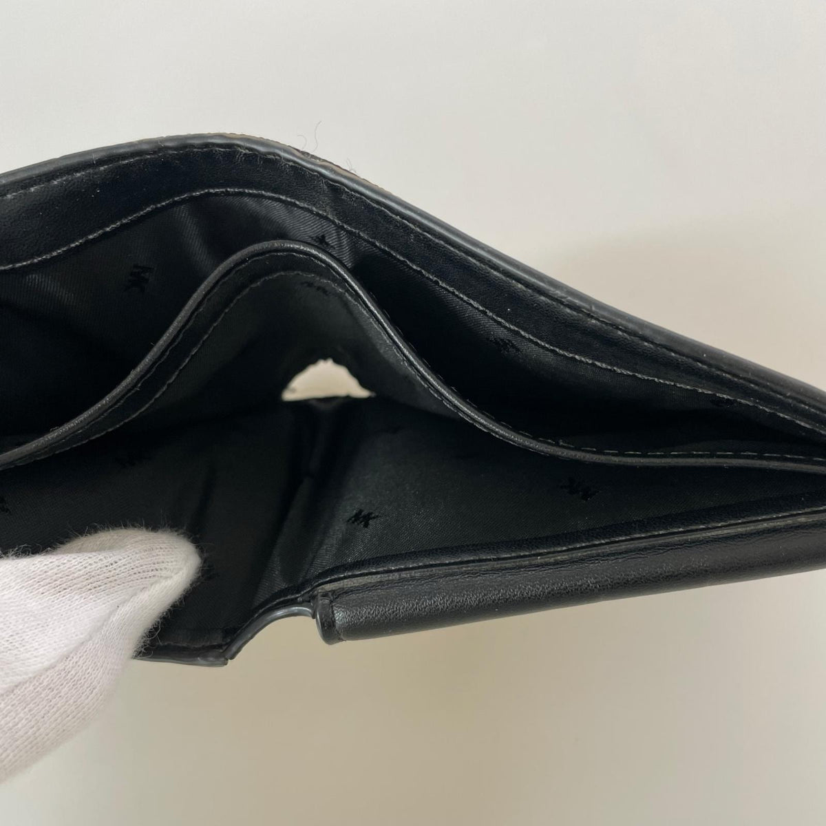 コンパクトウォレット 二つ折り 財布 黒 ブラック