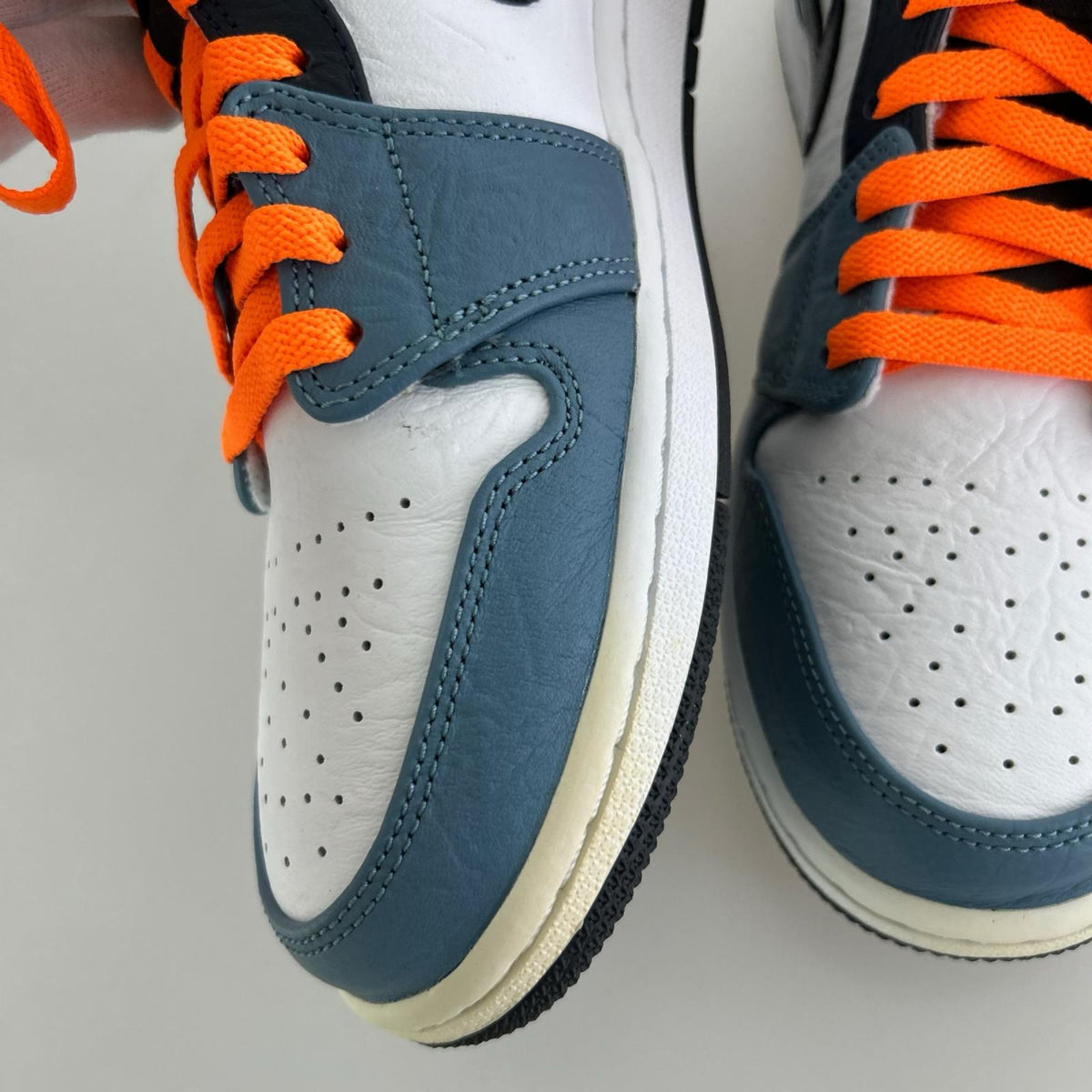 スニーカー AIR JORDAN 1 MID SE FRLS APLA CU2802-100 28cm (US10 UK9 1/2 EU46) グレー