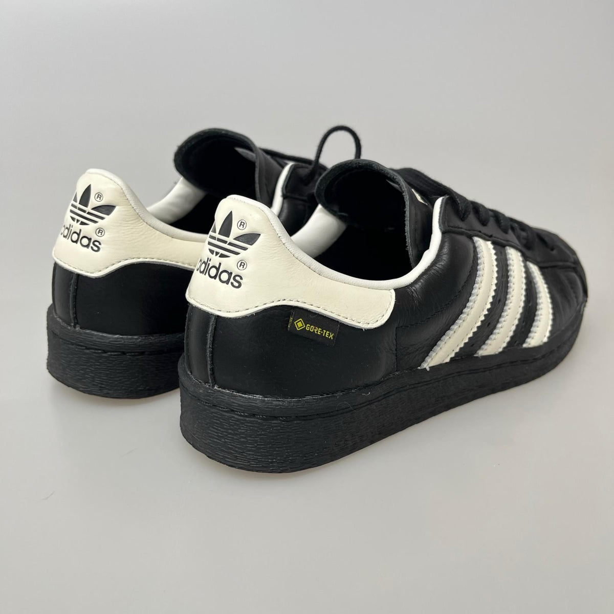 スニーカー SUPERSTAR 82 GTX/24.5cm/KI7819 24.5cm (US6 1/2 UK6 EU39) ブラック
