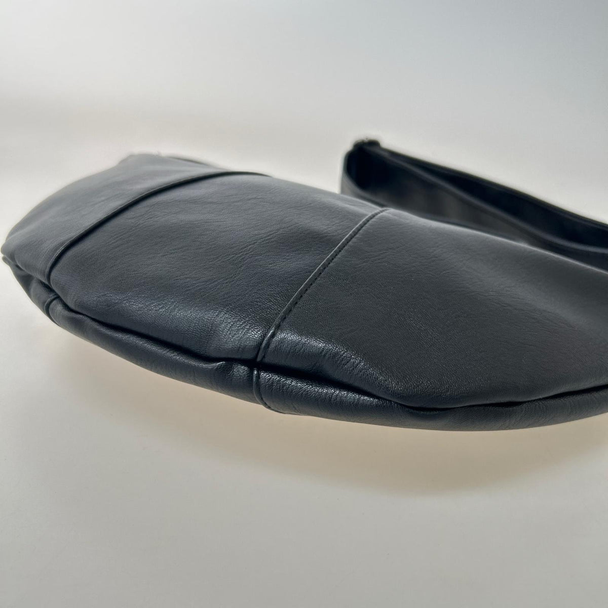 ショルダーバッグ OHOTORO ショルダーバッグ 黒 ブラック