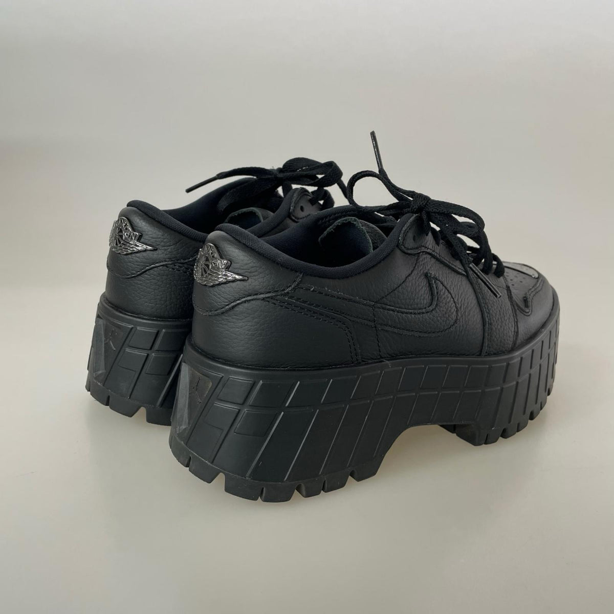 スニーカー HF3184-001 Women's AJ1 Brooklyn Low 24cm (US6 UK5 1/2 EU38) ブラック