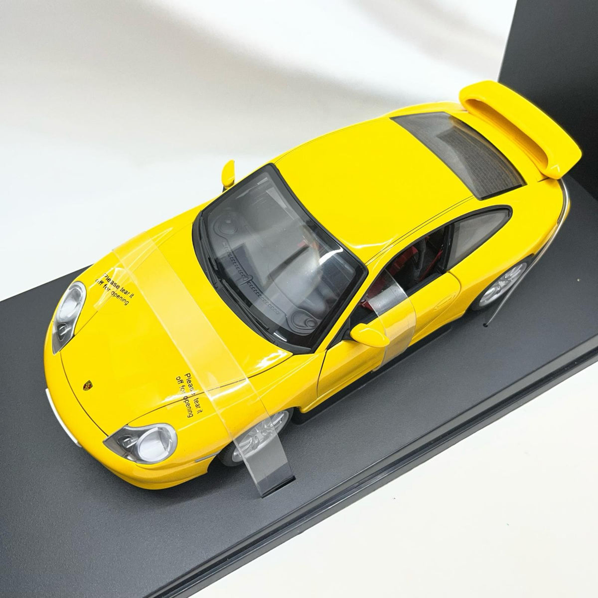 AUTO ART PORSCHE 911 GT2 2002 スケールカー