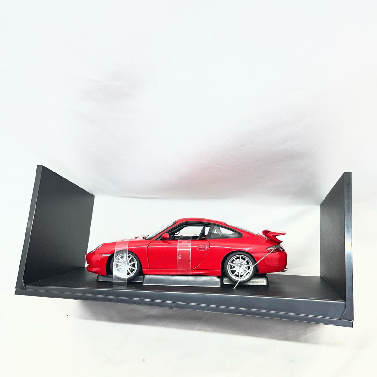 AUTO ART PORSCHE 911 GT2 2002 スケールカー