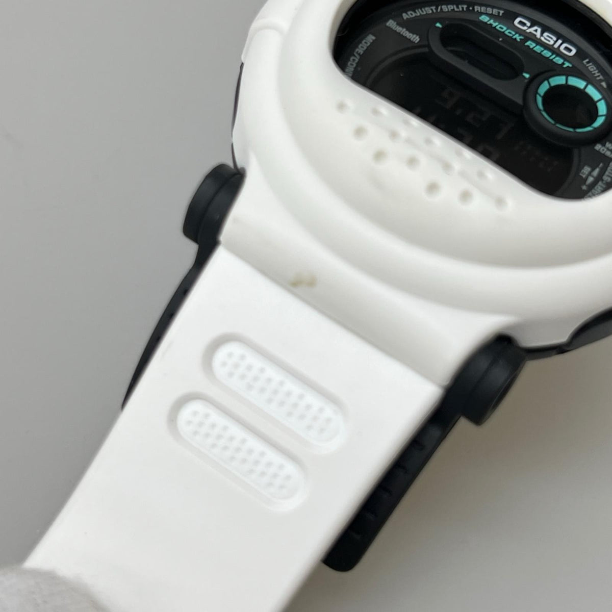 腕時計 CASIO G-SHOCK G-B001 ホワイト