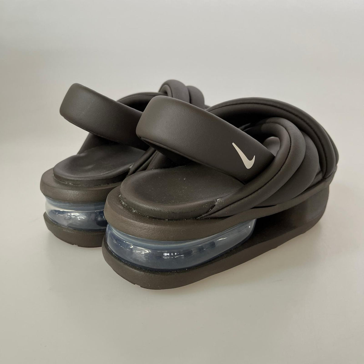 シューズ AIR MAX ISLA SANDAL ブラウン